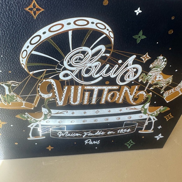 Louis Vuitton large gift bagππππππππππ
Great for storage and decoration - Picture 7 of 12